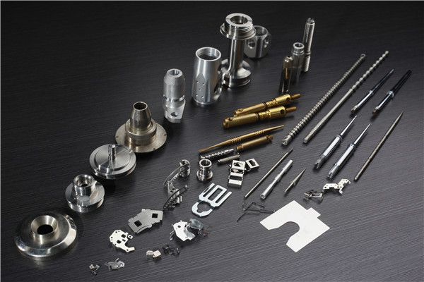 <strong>南京藝匠：CNC精密加工中心的基本組成部分包括哪些？</strong>