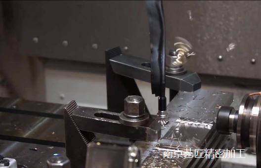 <strong>南京藝匠總結(jié)：CNC機械師的操作事項，如何避免受傷、零件故障和停機？</strong>