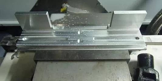 <strong>南京精密機(jī)械加工有多牛逼？這個(gè)盤子里有5000多個(gè)零件。</strong>